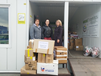 Педагоги привезли собранную макулатуру в пункт сбора