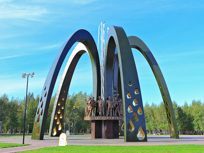 Памятник "Трудовому подвигу поколений нефтяников Сургутнефтегаза"