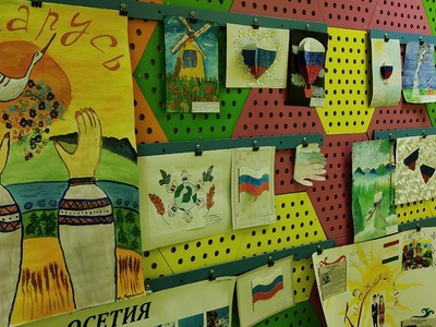 Выставка стенгазет к фестивалю Соцветие -2025