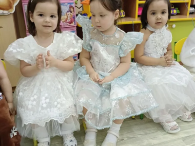 Девочки - снежинки