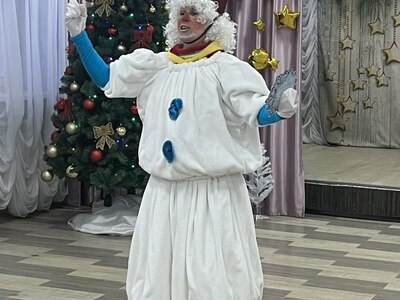 Веселый Снеговик в гостях у ребят