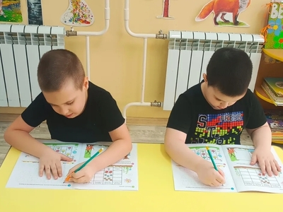 Ребята старательно выполняют задания